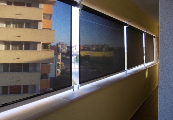 Screen roller blinds without casing